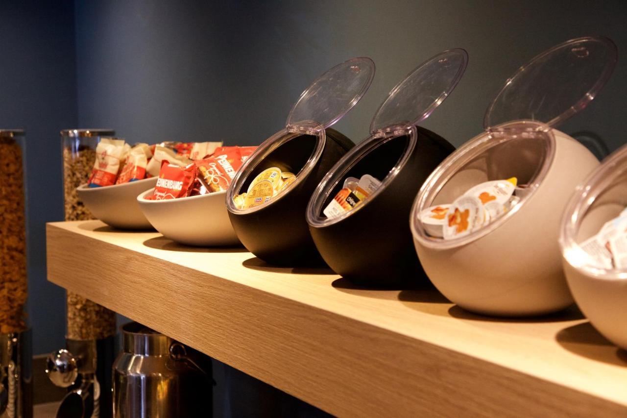 Hotel Arrows Uden Bagian luar foto