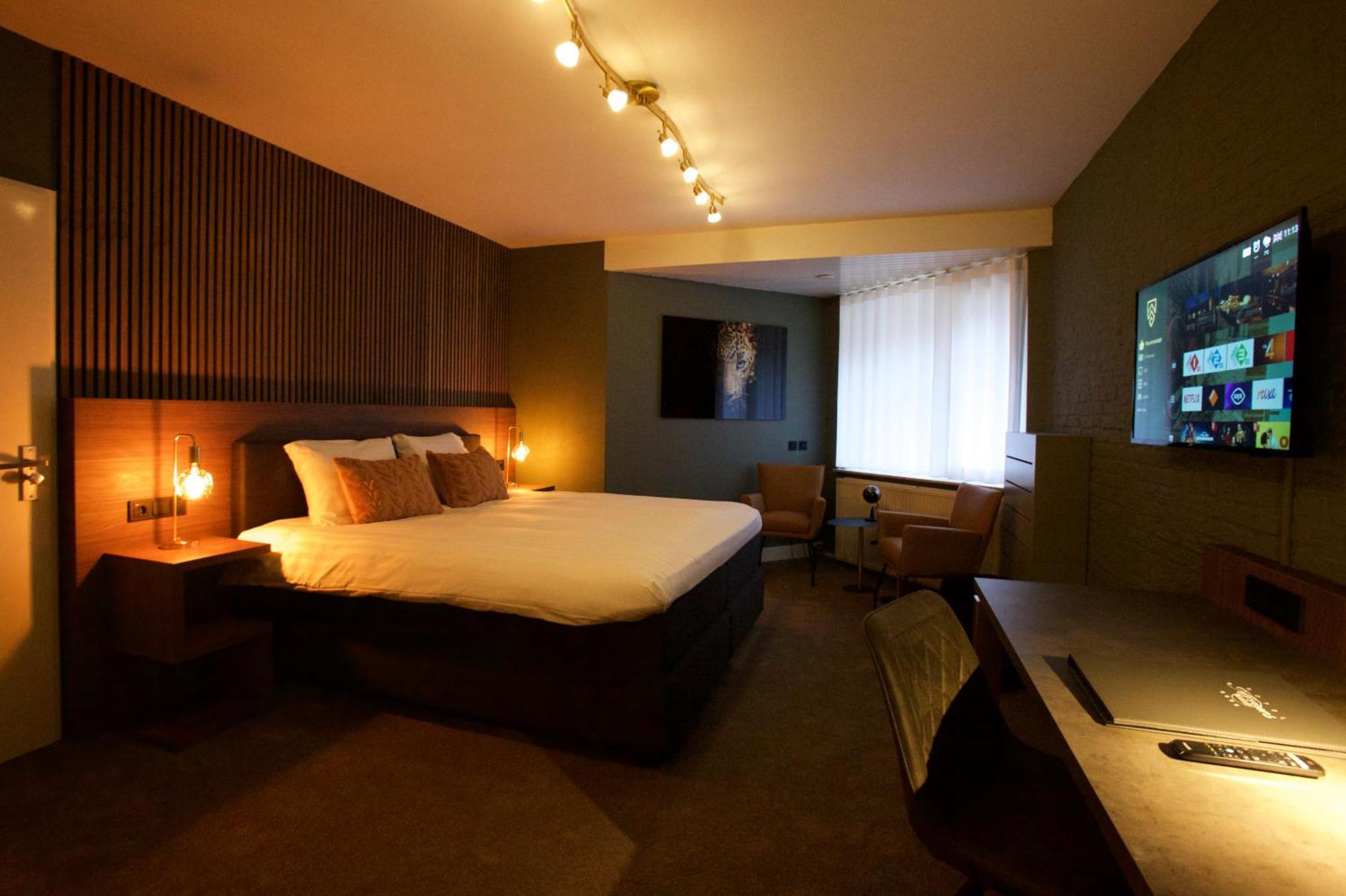 Hotel Arrows Uden Bagian luar foto