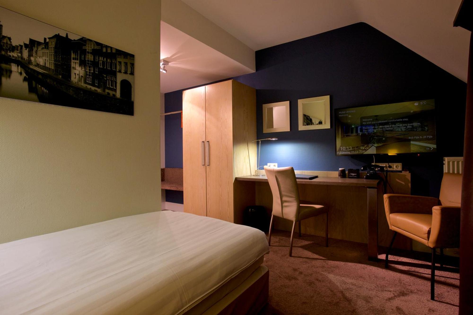 Hotel Arrows Uden Bagian luar foto