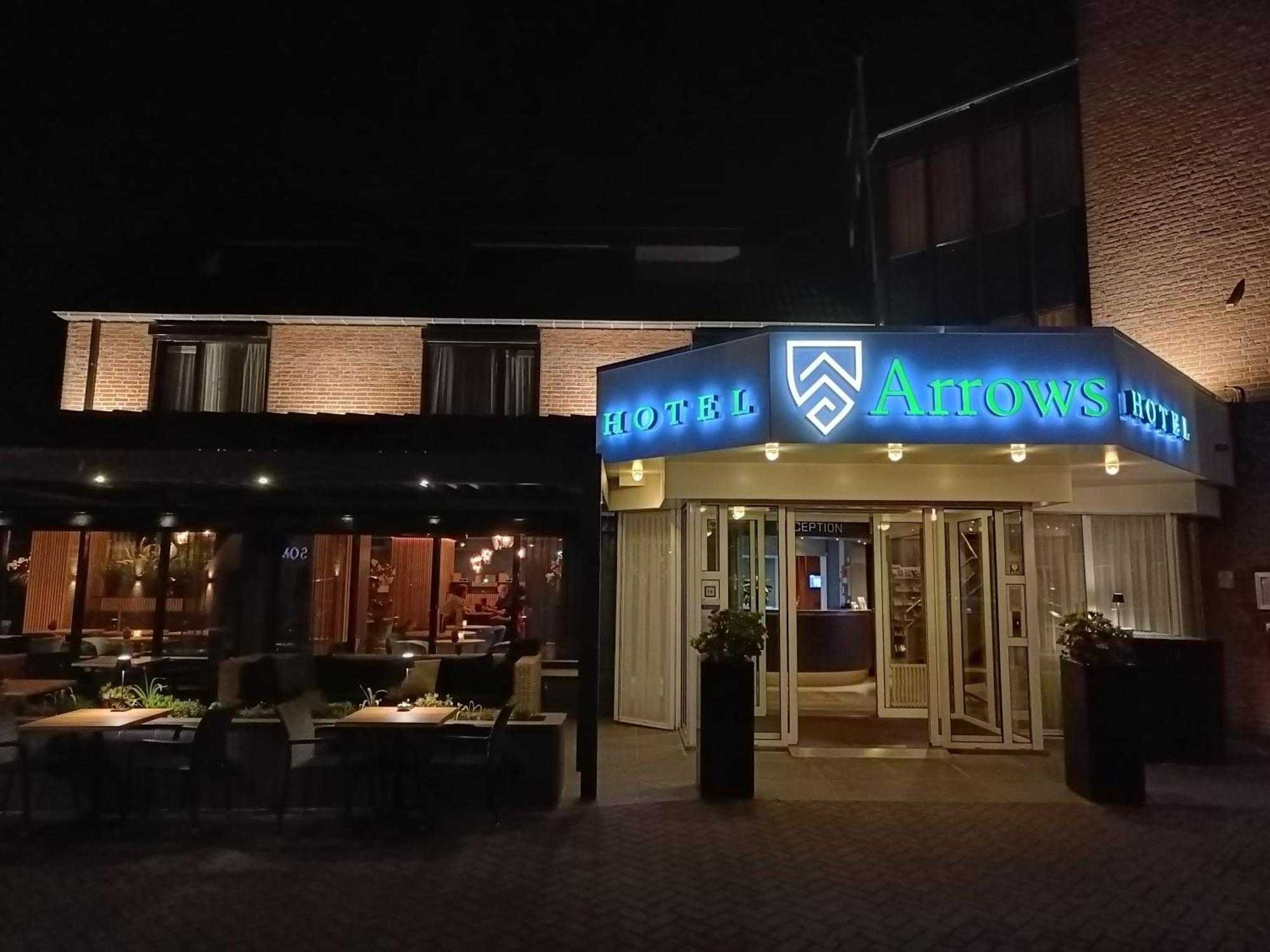 Hotel Arrows Uden Bagian luar foto