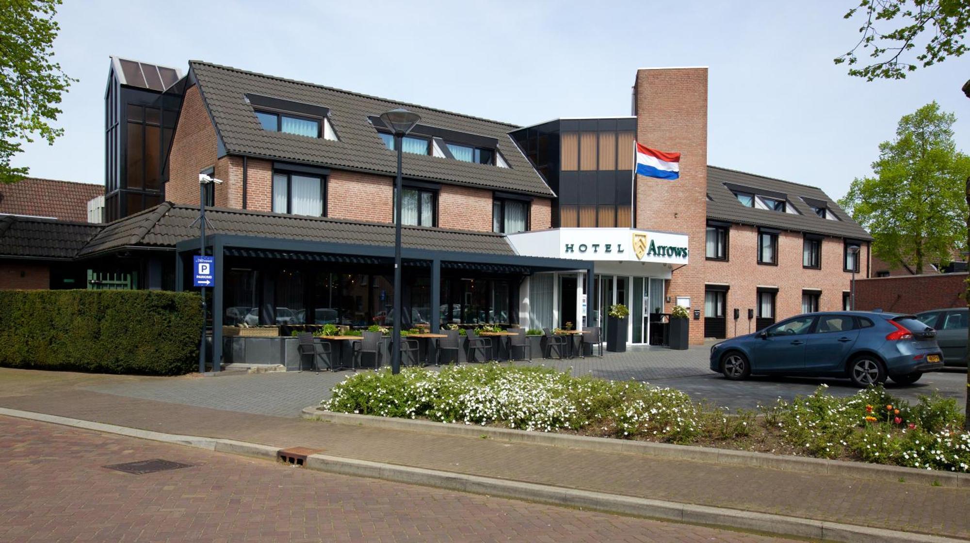 Hotel Arrows Uden Bagian luar foto
