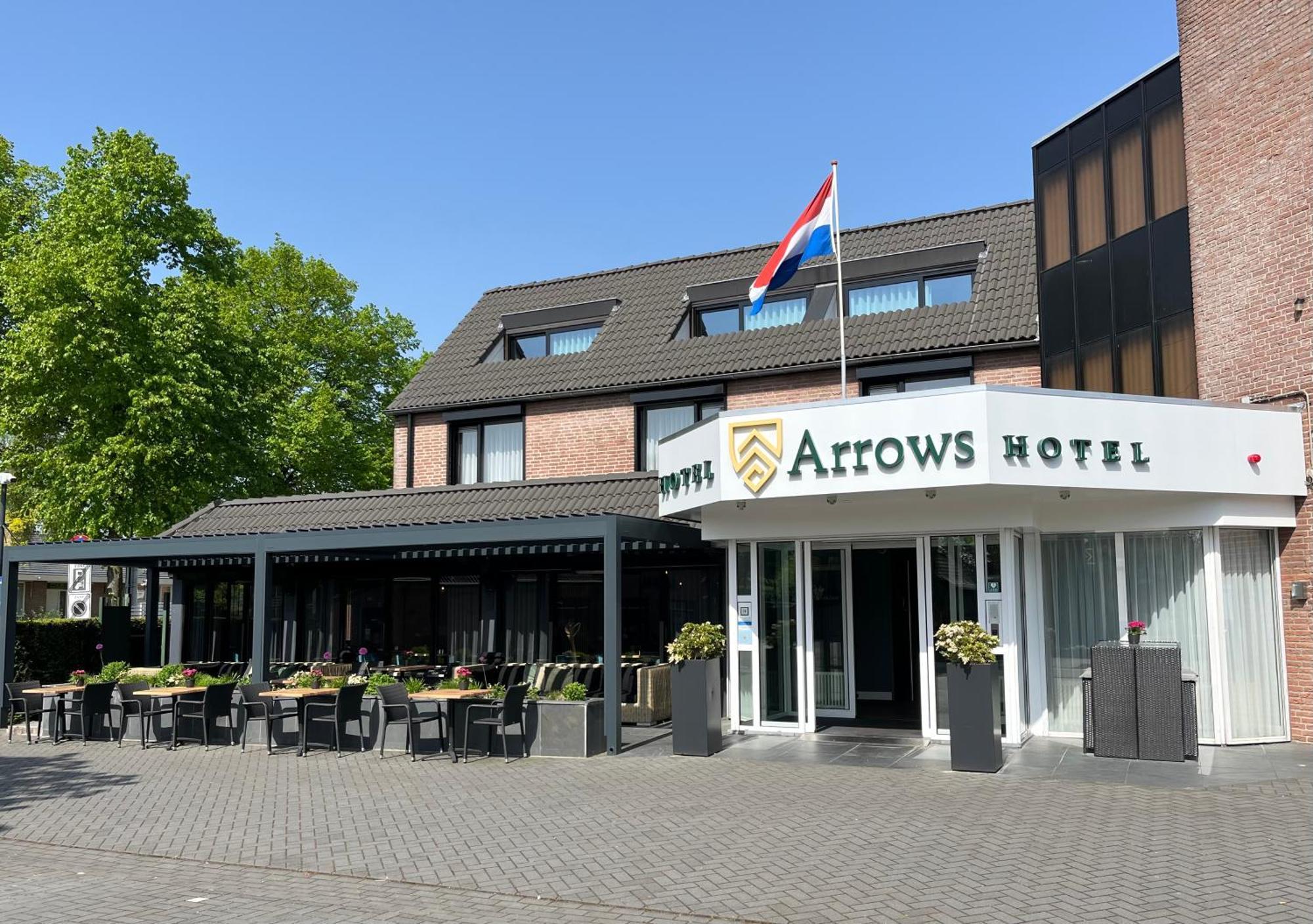 Hotel Arrows Uden Bagian luar foto