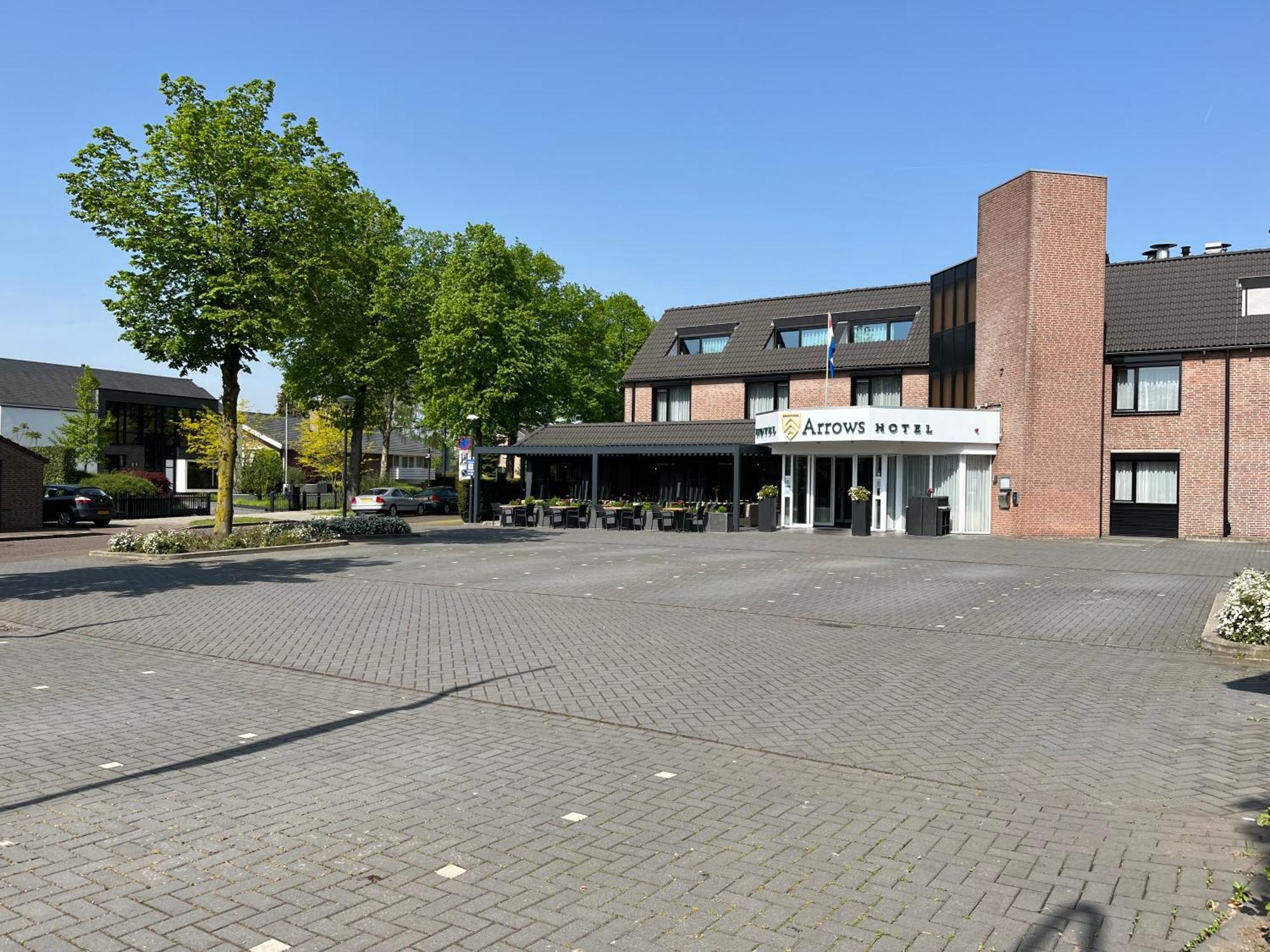 Hotel Arrows Uden Bagian luar foto