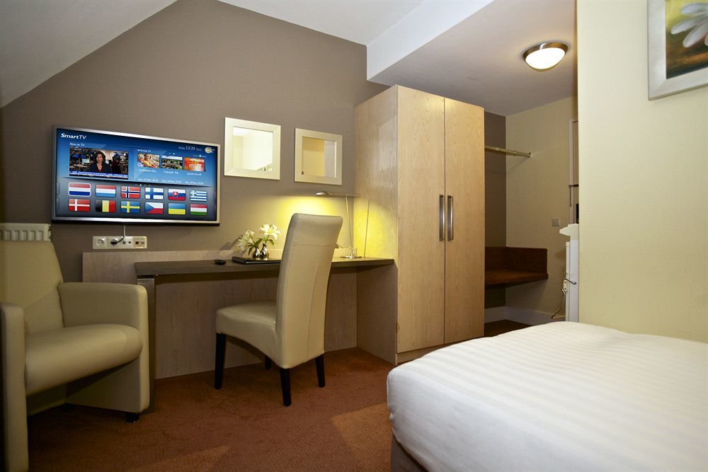 Hotel Arrows Uden Bagian luar foto
