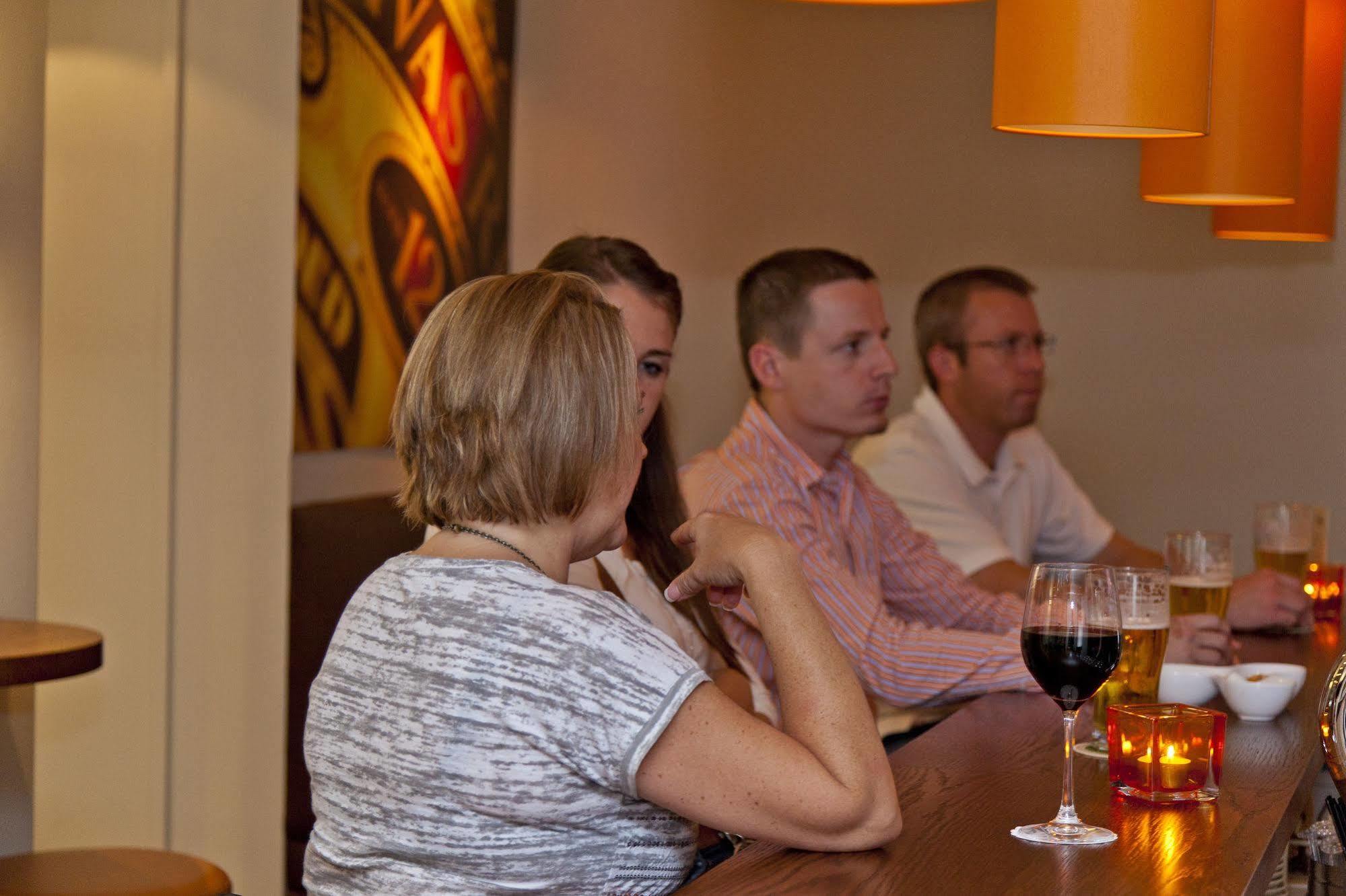 Hotel Arrows Uden Bagian luar foto